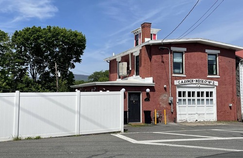 Saugerties South House | Casa Fuego Catskills - Historic Fire House