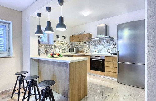 Podobuce Villa | Casa Garden - six bedroom house for 12 guests, heated pool and close to beaches
