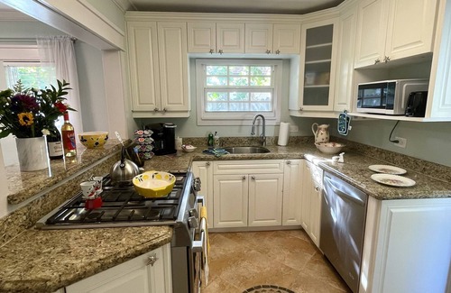 Grandview Heights House | Casa Gialla: Entire House in West Palm Beach, minutes to Downtown & Palm Beach!