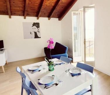 Belgirate Apartment | Casa Giuly , attico sul lago