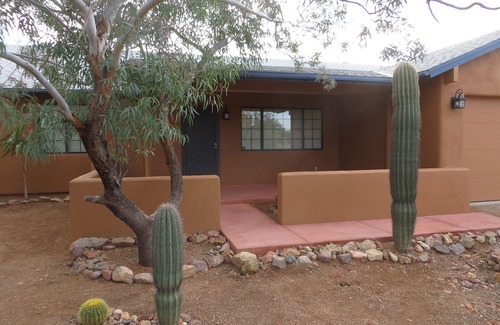 Sahuaros Grandes House | Casa Graciosa (Gracious Home), Nestled In Quiet Desert Neighborhood