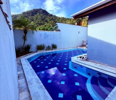 Lazaro House | Casa grande com piscina churrasqueira e garagem Praia do Lázaro Ubatuba