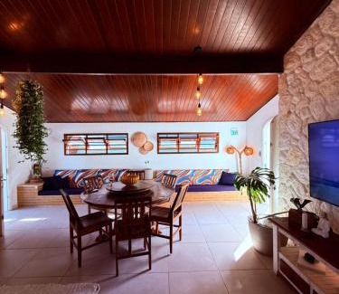 Lazaro House | Casa grande com piscina churrasqueira e garagem Praia do Lázaro Ubatuba