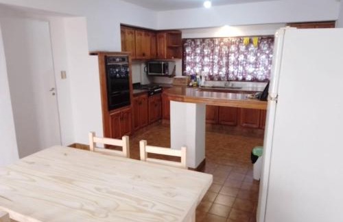 Mar del Plata House | Casa grande en Mar del Plata, cochera, parrilla, parque, TV con wifii. IMPECABLE