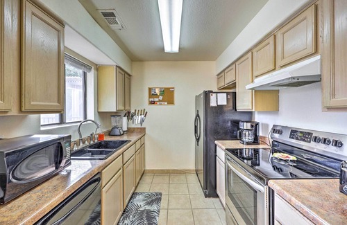 Eleven Mile Corner Condo | Casa Grande Getaway w/Access to Golf Course!