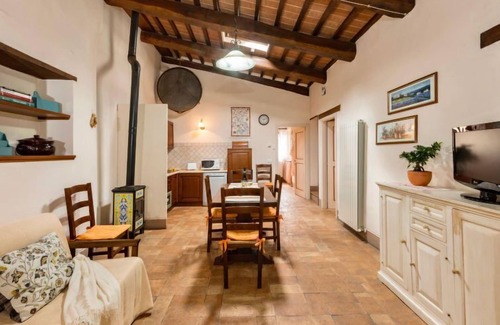 Popoltaio-Schiacciato House | Casa Graziani by Interhome