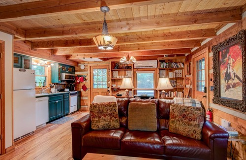 Boone Cabin | Casa Haven - Romantic forest cabin with hot tub and creek!
