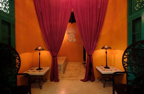 Veyangoda Hotel | Casa Heliconia