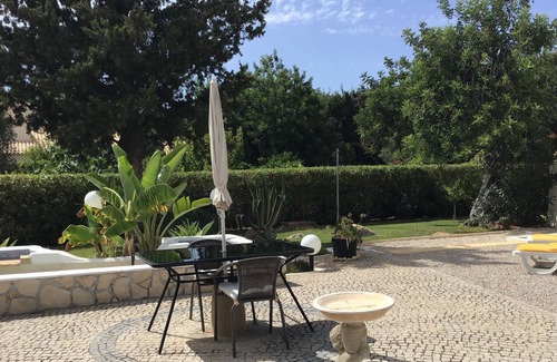 Boliqueime Cottage | Casa Hibiscus great value family break private garden pool 10 mins to the beach
