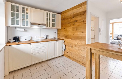 Miesbach Apartment | Casa Hirsch: Central, mountain view, TV & Nespresso
