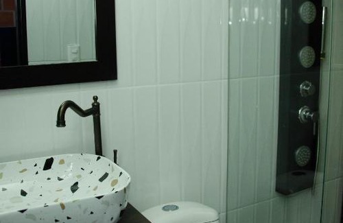 Bello Hotel | CASA HOTEL LOS ARBOLES