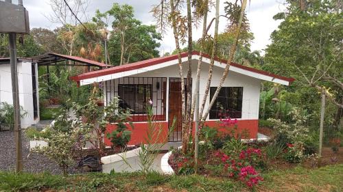 Daniel Flores House | Casa Hummingbird Peace & Nature