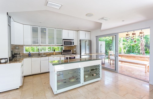 Punta Sur Villa | Casa Iguana del Mar/Entire Villa/Breakfast Included.