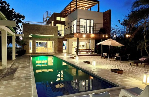 Punta Sur Villa | Casa Iguana del Mar/Entire Villa/Breakfast Included.