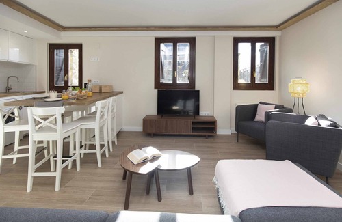 El Pueyo de Jaca Apartment | Casa Ikuspe by Bevalle