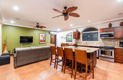 Santa Elena House | Casa Ilan Ilan. Perfect Large, Spacious ocean view home for family gatherings.