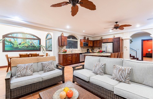Santa Elena House | Casa Ilan Ilan. Perfect Large, Spacious ocean view home for family gatherings.