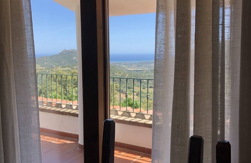 Loiri Porto San Paolo House | Casa in collina, con vista mare panoramica. A 10 minuti dalla spiaggia la cinta.