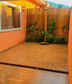 Agua Branca House | Casa independente próximo da praia do Perequê com garagem e churrasqueira
