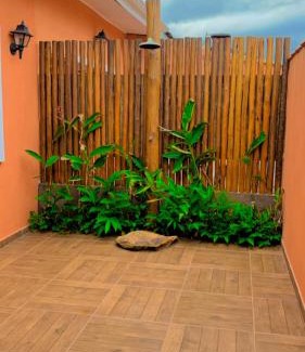Agua Branca House | Casa independente próximo da praia do Perequê com garagem e churrasqueira