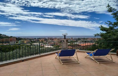 Vallecrosia House | Casa indipendente Roque Vista al mar con parking gratuito
