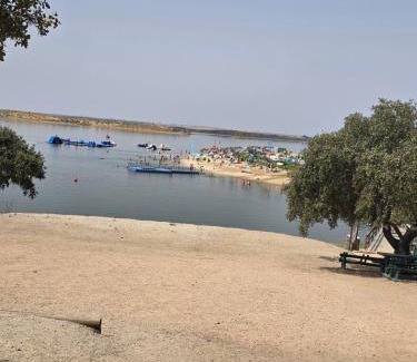 Mourao Apartment | Casa Inteira e Ampla com 10 Camas, Refúgio Familiar em Granja Mourão, Próxima à Praia Fluvial e Castelo
