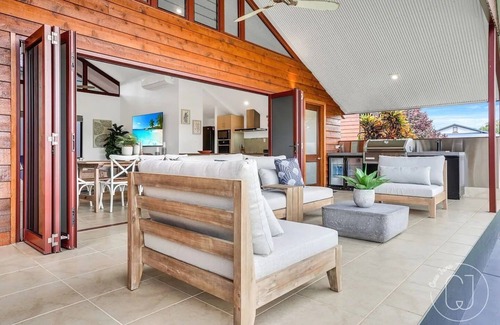 Kurrimine Beach House | Casa Jana Resort style accommodation - Pet Friendly
