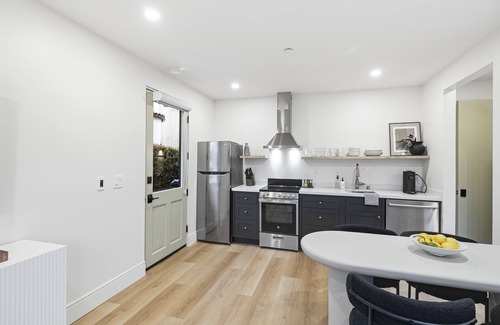 Laguna Apartment | Casa Jardin Unit 4-Boutique Suite in Downtown Santa Barbara