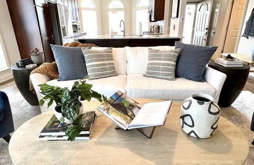 Jenks House | Casa Joya - A Jenks Gem Professionally designed three-bedroom luxury home!