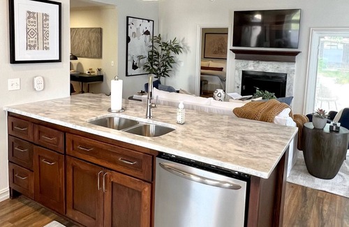 Jenks House | Casa Joya - A Jenks Gem Professionally designed three-bedroom luxury home!
