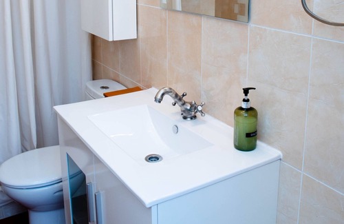 Ciudad Jardin House | Casa Juan Breva with "Andalusian patio" in the city. Big house for families.