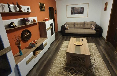 Tecuci Apartment | Casa & Julieta