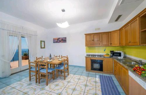 Furore House | Casa L'incanto in Amalfi Coast con terrazza vista mare