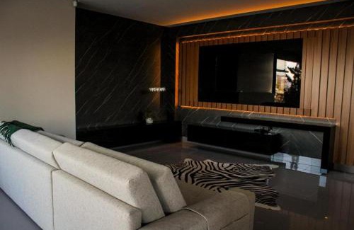 Capitolio House | Casa La Bella Escarpas do Lago