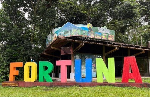 Barrio Pilo House | Casa La Fortuna 2 vista al Volcán Arenal