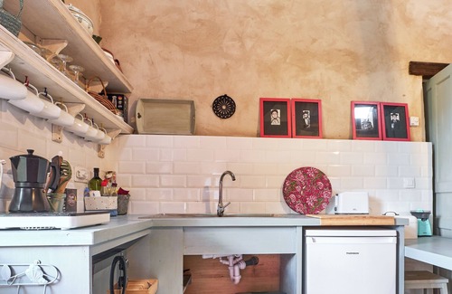 Villamejil House | Casa 'La Madrigata' with Private Terrace, Shared Garden, and Wi-Fi