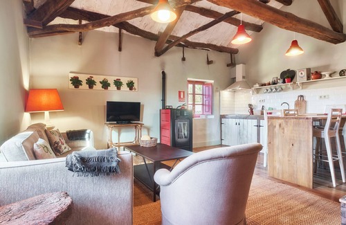 Villamejil House | Casa 'La Madrigata' with Private Terrace, Shared Garden, and Wi-Fi