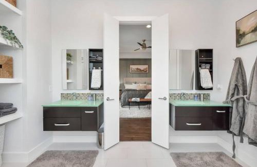 Midtown House | Casa LaBella - Downtown Skyline Views - Sleeps 10