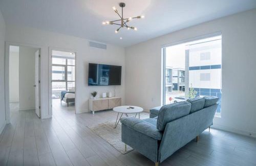 Innisfil Apartment | Casa Lago 5 Bed Waterfront House