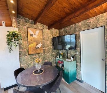 Geel Ski Chalet | CASA LAGO gezellige chalet aan het water