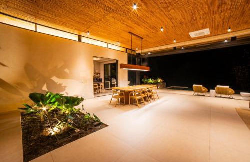 La Cruz Villa | Casa Lagom, Luxurious Oasis with Infinity Pool!