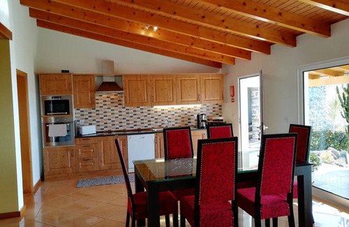 Estreito da Calheta House | Casa Lanaflor, view of the endless expanse of the Atlantic, smart TV, air conditioning