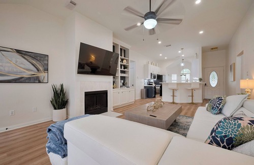 Barker House | Casa Larissa , Grill & Chill Retreat- Heated Pooln3 bedroom Home in Katy TX