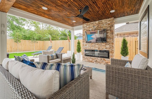 Barker House | Casa Larissa , Grill & Chill Retreat- Heated Pooln3 bedroom Home in Katy TX