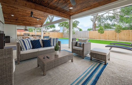 Barker House | Casa Larissa , Grill & Chill Retreat- Heated Pooln3 bedroom Home in Katy TX