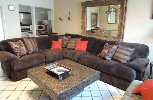 Palm Desert Hotel | Casa Larrea Inn