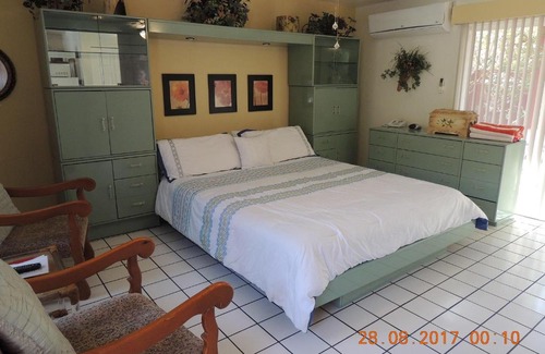 Palm Desert Hotel | Casa Larrea Inn