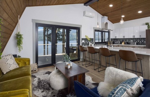Sudden Valley Cabin | Casa Las Nubes NEW! Whatcom Lakefront Cabin/HotTub