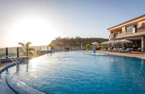 Monte Leon Hotel | Casa León Royal Retreat