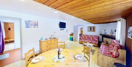 Saint-Veran Apartment | Casa-Le Toussiard apart dans chalet St-Véran 4-6p